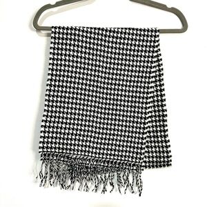Scottish Cashmere Houndstooth Scarf